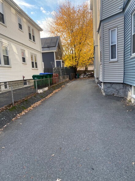 Building Photo - 46 Almont St