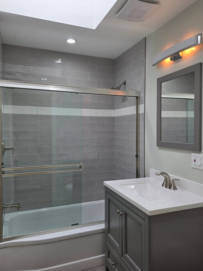 Building Photo - Remodeled Home 2 Blocks from Ocean Beach