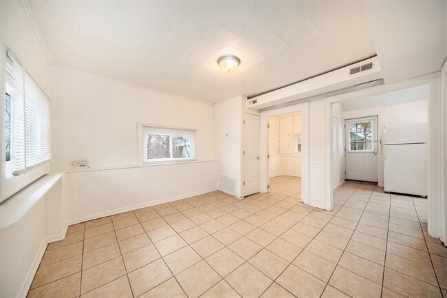 Building Photo - 401 Pauline Blvd