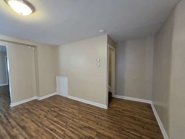 Building Photo - Charming 3 Bedrooms, 2 Full Bathroom Home!...