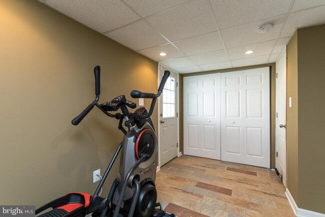 Building Photo - 818 Croggan Cres