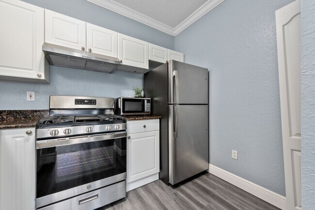 Building Photo - 2 Bedroom/2 Bath Condo with Garage and Pool view in Grand Reserve at Kirkman Parke