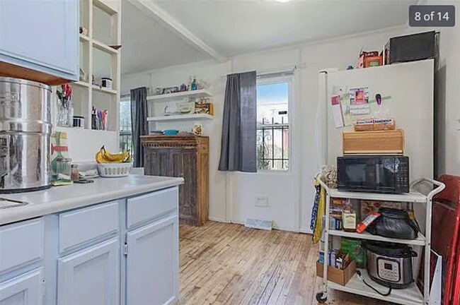 Building Photo - 2 Bed 1 Bath rare to rent!