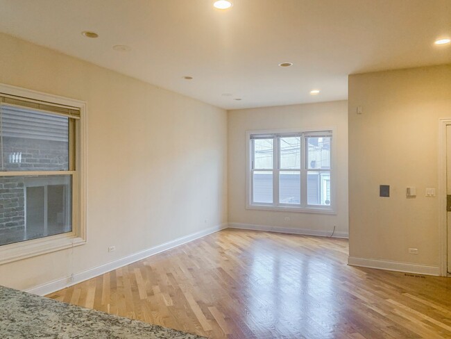 Building Photo - 2334 N Greenview Ave
