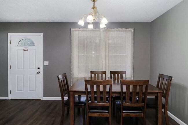 Building Photo - 1622 Iowa St