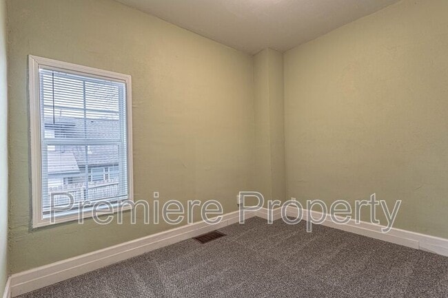 Building Photo - 205 S Willis Ave