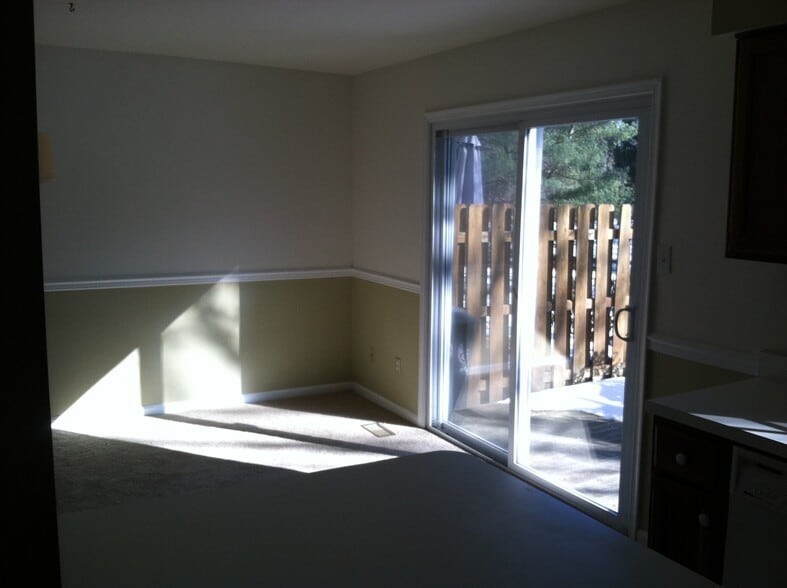 Building Photo - 406 Tinker Dr