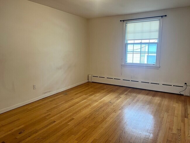 Building Photo - 373 Winthrop St