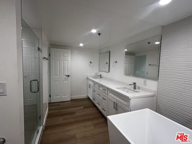 Building Photo - 10390 Wilshire Blvd