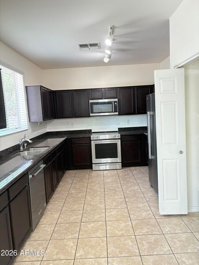 Building Photo - 7516 S 27th Pl