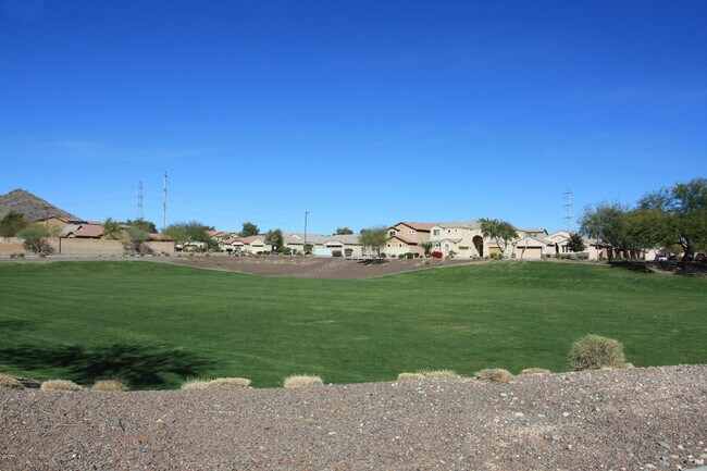 Building Photo - 2413 E Park View Ln