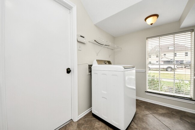 Building Photo - 1024 Glenview Dr