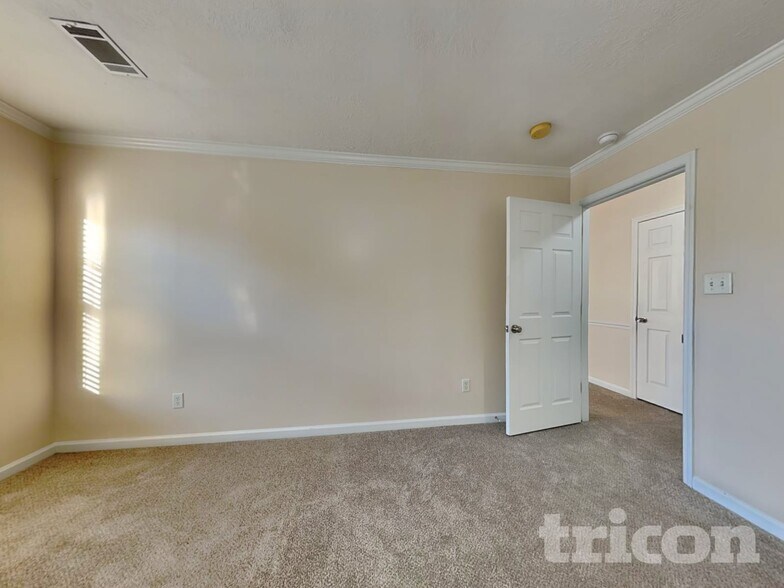 Building Photo - 7617 Senators Ridge Dr