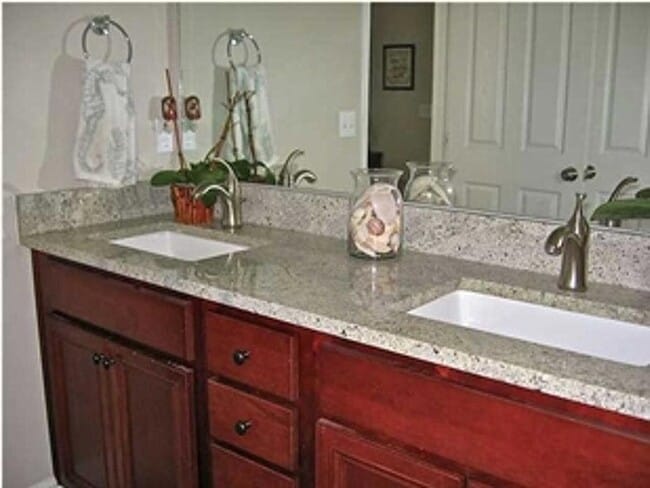 Building Photo - 554 Camellia Ct