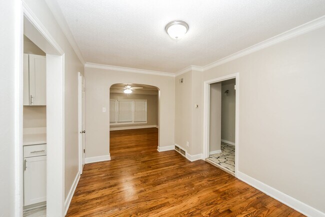 Building Photo - Beautiful House for Rent in Berclair-Highland Heights School District!