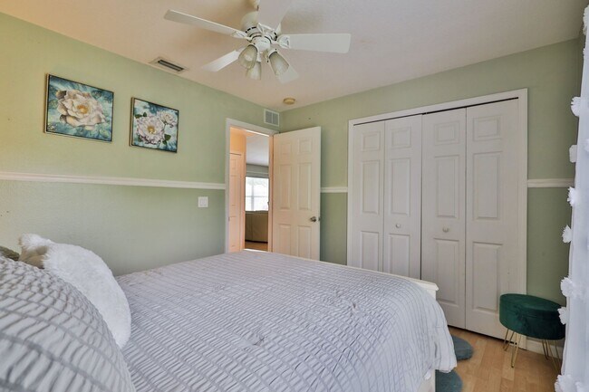 Building Photo - Furnished, Beautifully decorated 3 bedroom...