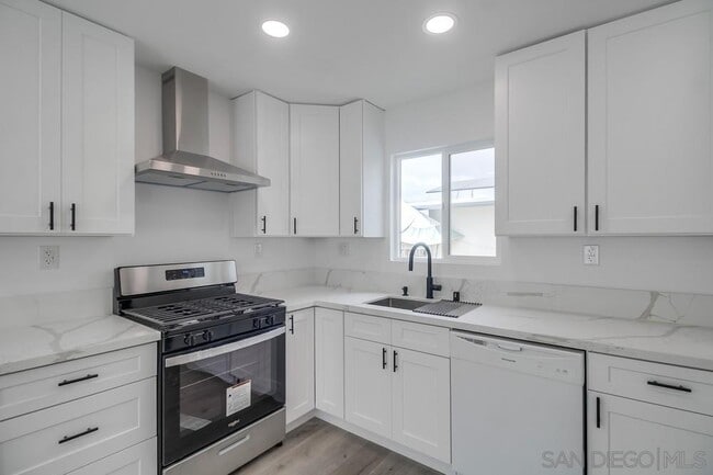 Building Photo - 6325 Newsome Dr