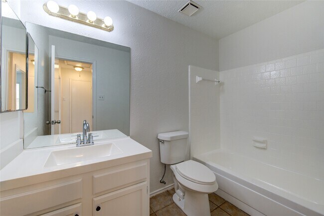 Building Photo - 18418 Arbormont Dr