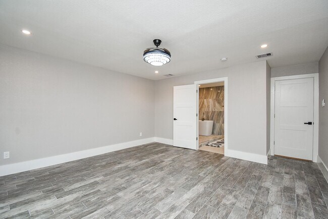 Building Photo - 7618 Highmeadow Dr