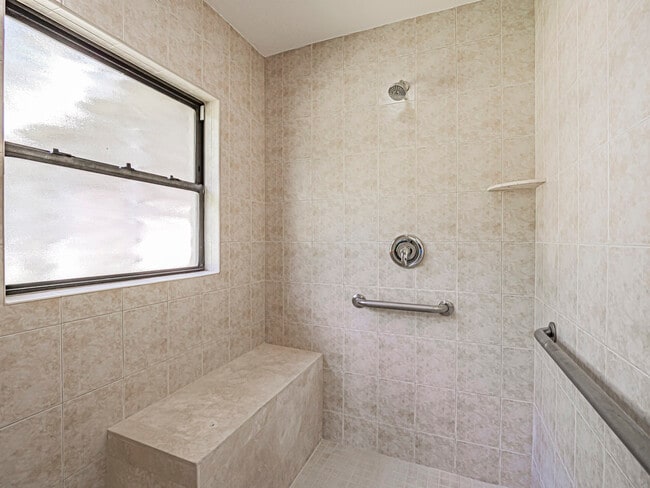 Building Photo - 855 28th Ave