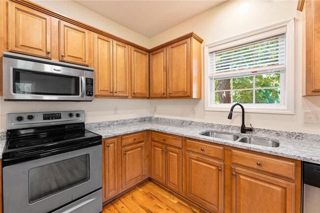 Building Photo - 307 Willow Brook Ln