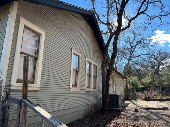 Building Photo - 292 Spence Ln