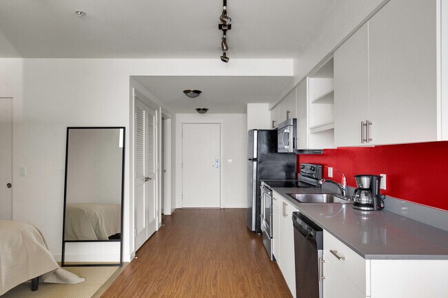 Building Photo - 330 3rd Ave W