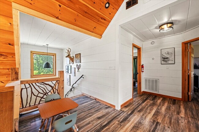 Building Photo - 208 Tunnel Ridge Dr