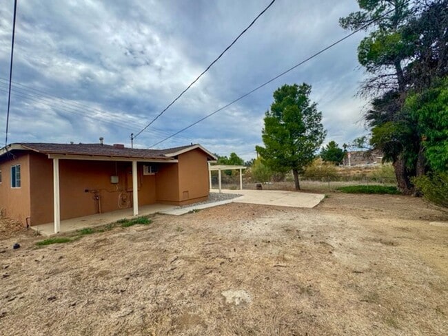 Building Photo - Charming 2 Bed 2 Bath Duplex Home on Large Fenced Lot in Menifee for Lease!