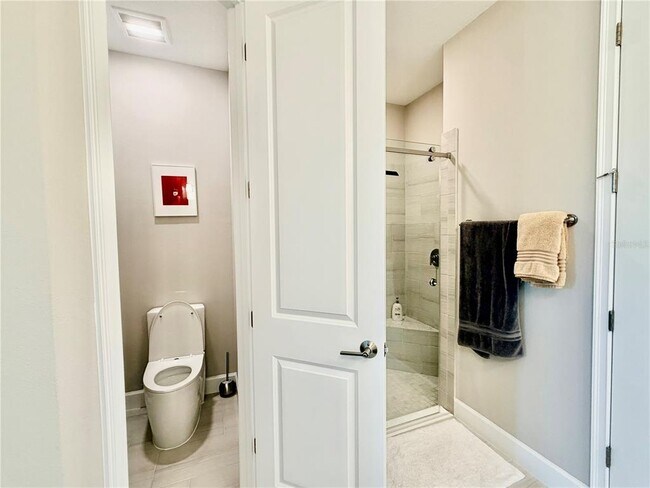 Building Photo - 6111 Mesa Gln