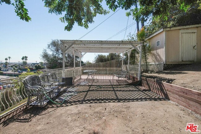 Building Photo - 5667 Heatherdale Dr