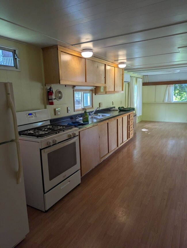 Building Photo - NIce Quiet Place at end of the road