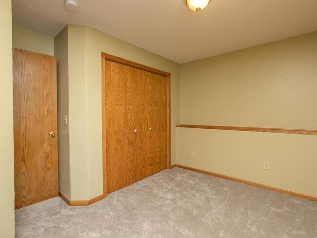 Lower Bedroom - 4183 Peregrine Ln SE