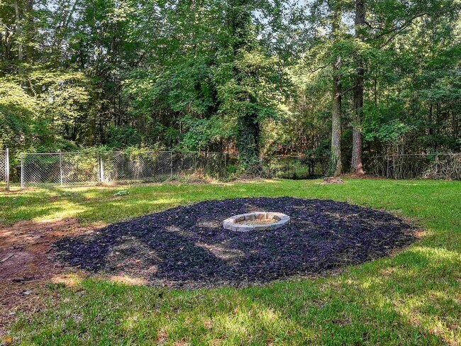 Building Photo - 1999 Hampton Locust Grove Rd