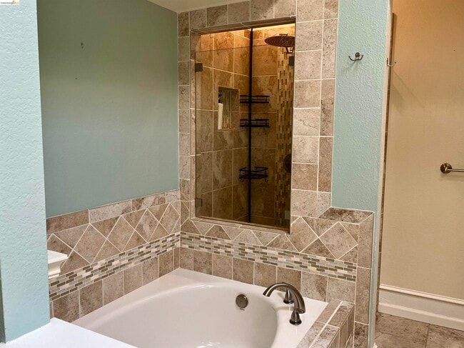 Building Photo - 2420 Wayfarer Ct