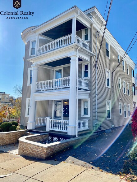 Building Photo - 18 Bigelow St