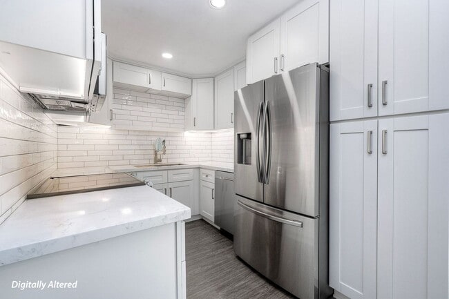 Building Photo - Updated 2-bedroom 2-bath condo in North Park!