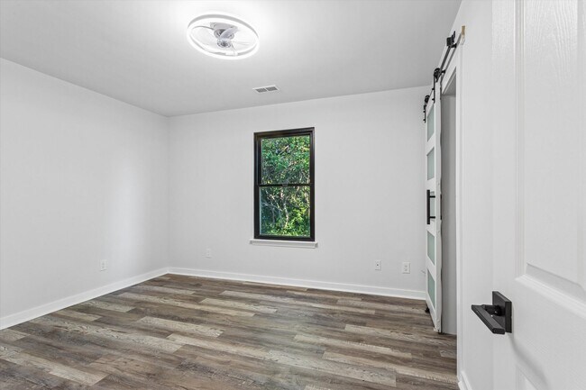 Building Photo - 635 26th St