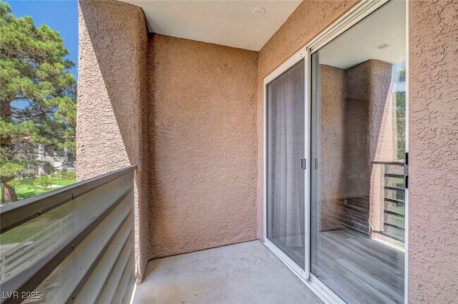Building Photo - 2121 Blue Breeze Dr