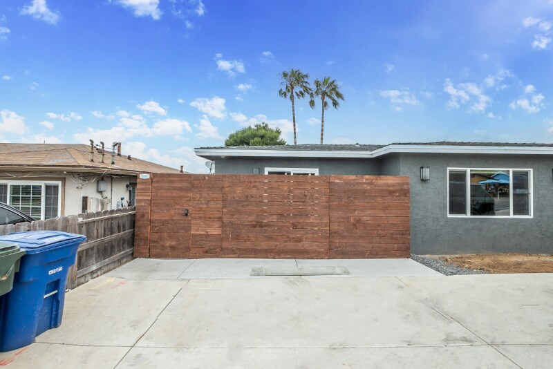 Building Photo - 630 Santa Fe Dr