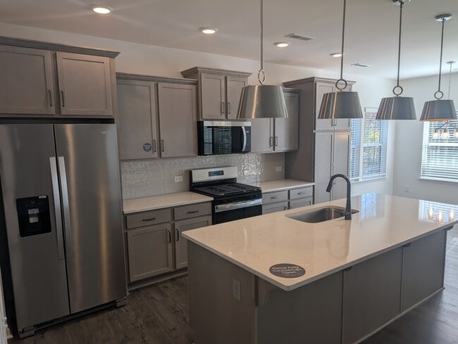 Building Photo - NEW 4BD/3BTH HOUSE- STONEBRIDGE FAIRWAYS COMMUNITY- Golf Course View- AVAILABLE NOW!