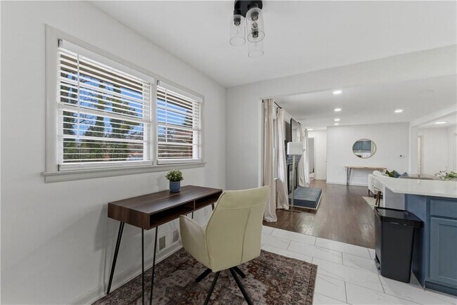 Building Photo - 2393 Lilla Cir SW