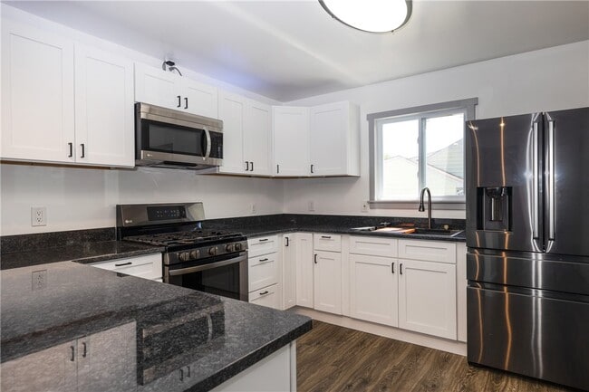 Building Photo - 578 Victory Hwy