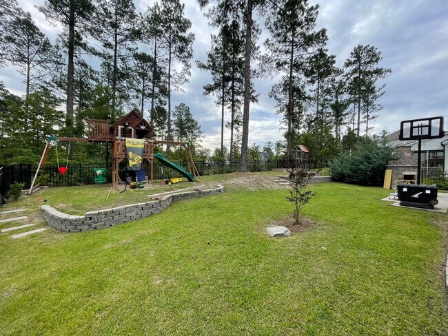 Building Photo - Stunning 5 Bed 3 Bath Home in Anderson Creek Club
