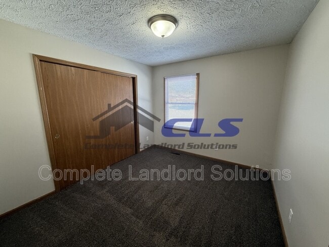 Building Photo - 1826 E Southern Manor Dr