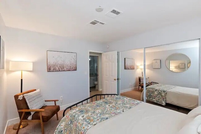 Building Photo - 58327 Bonanza Dr