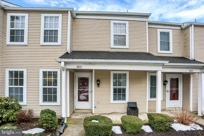 Building Photo - 903 Cambridge Ct