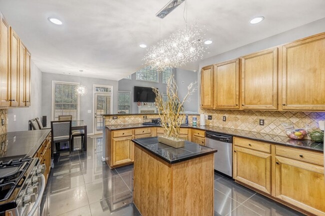 Building Photo - Turnkey Furnished 5BR Home – Ideal for Corporate Relocation & Temporary Housing