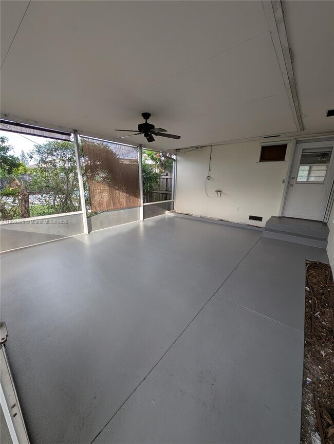 Building Photo - 419 S C St