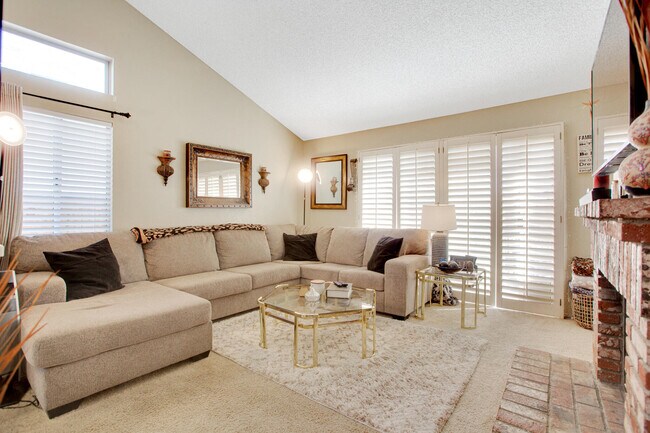 Building Photo - 39458 Chantilly Ln
